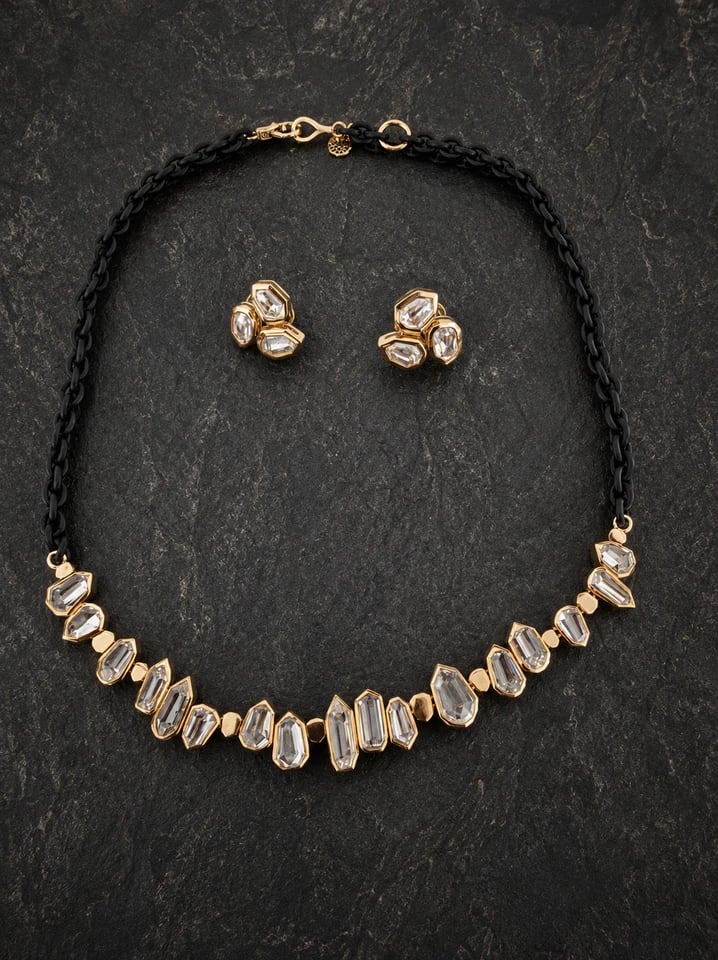 Kette mit Diamanten und Eisen